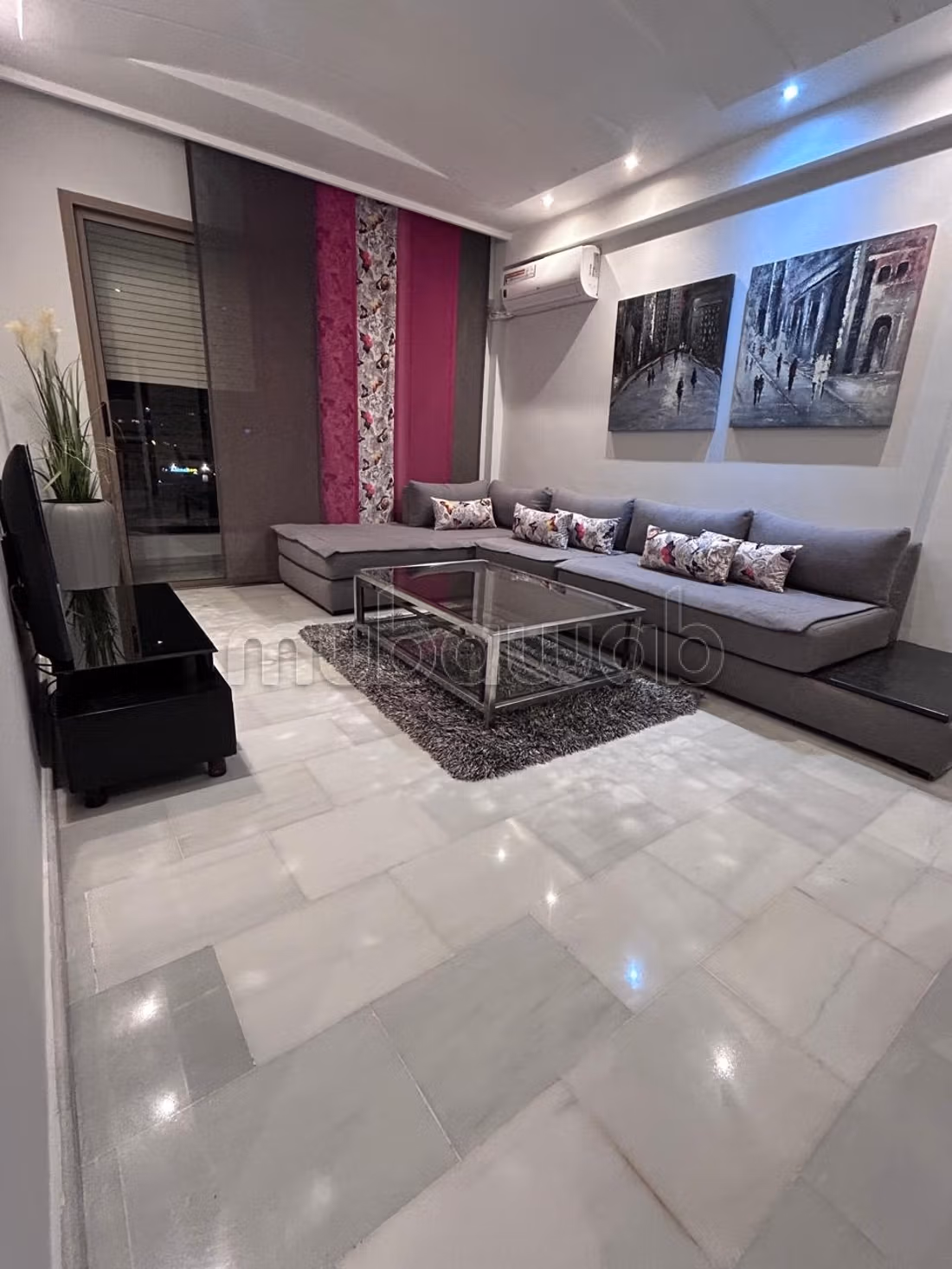 Studio meublé moderne à louer à maarif ct macdo — 2