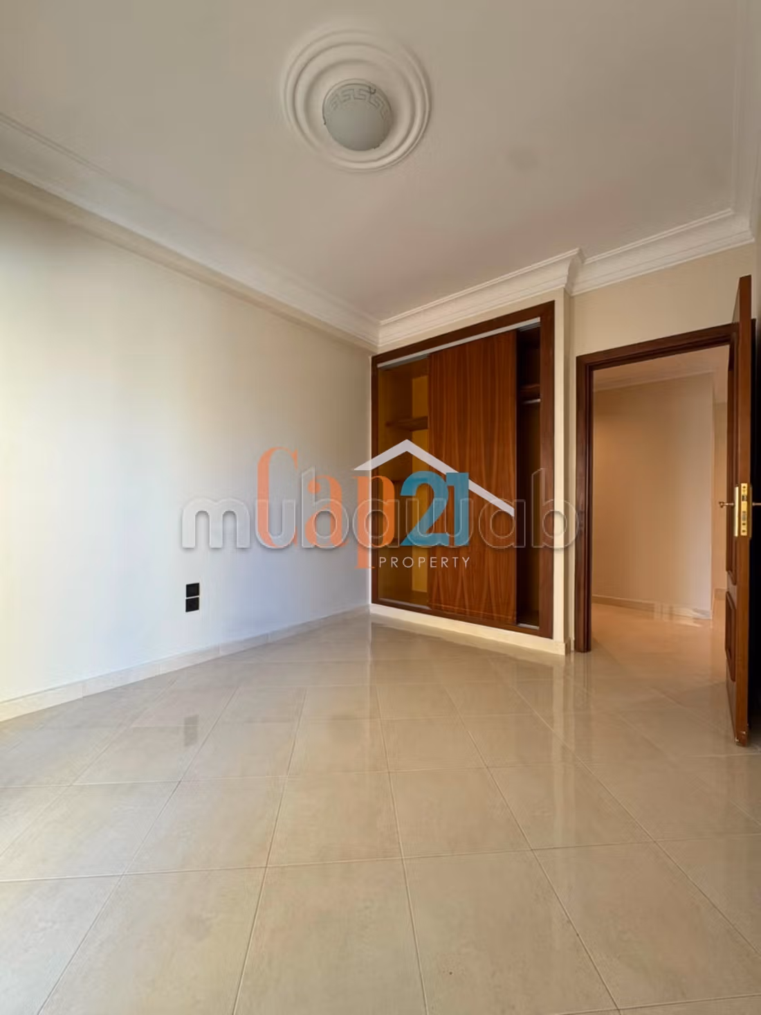 Appartement vide de 150m² à louer à Iberia — 3