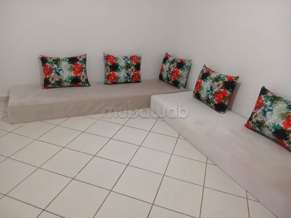 Location d'un appartement à Californie. 
3 pièces. 
Meublé