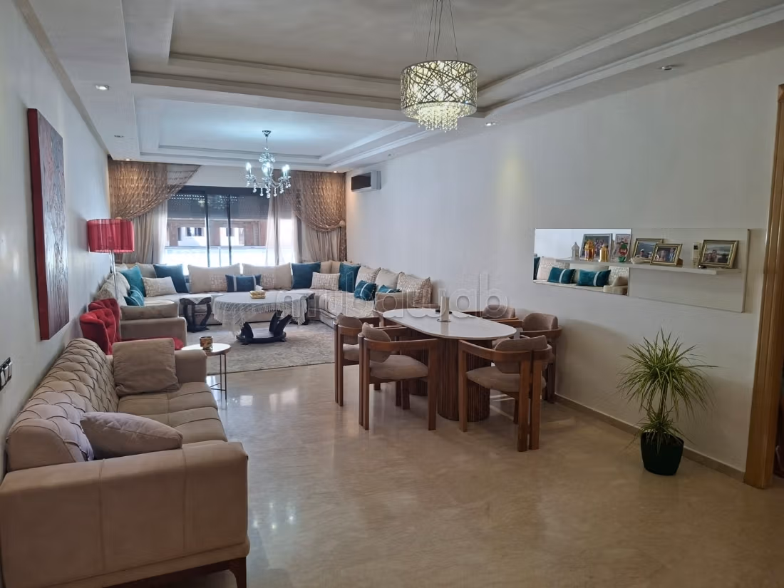 Appartement en vente à Les princesses.
Surface totale 126 m².
Cheminée et climatisation