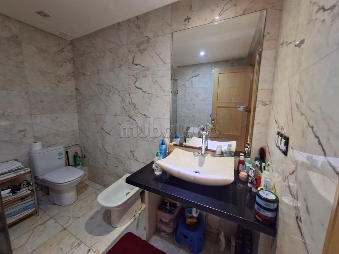Appartement en vente à Les princesses.
Surface totale 126 m².
Cheminée et climatisation — 5