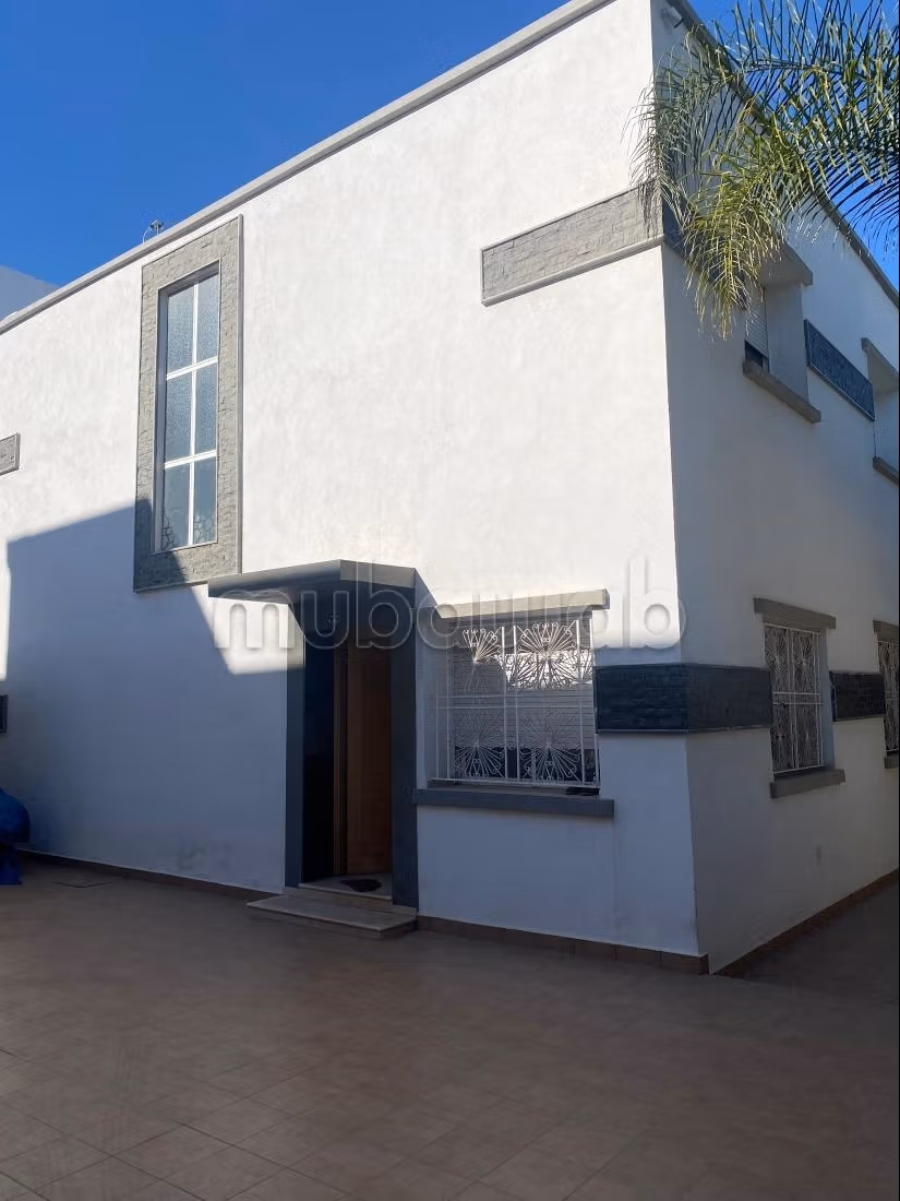 Villa en venta en zona comercial