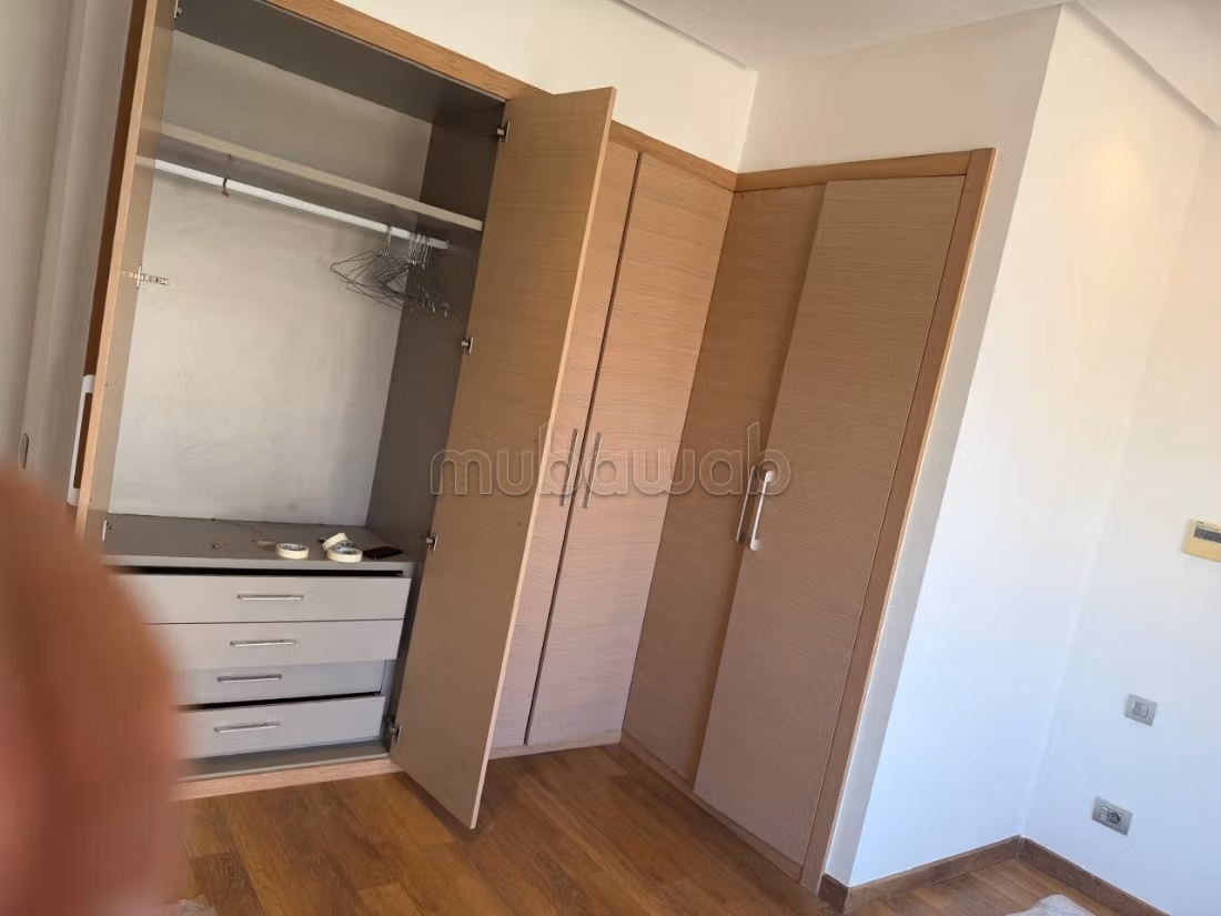 Superbe appartement à louer à Riyad. 6 grandes pièces. Ascenseur et places de parking