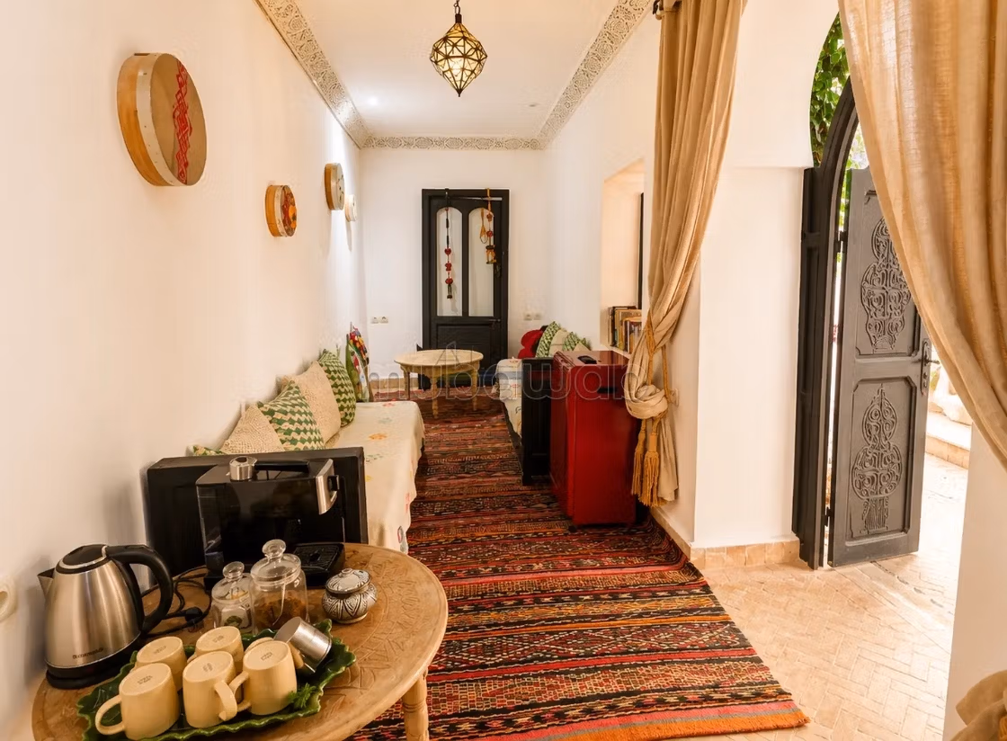 Riad intitolato con piscina e terrazza a Bab Aylan