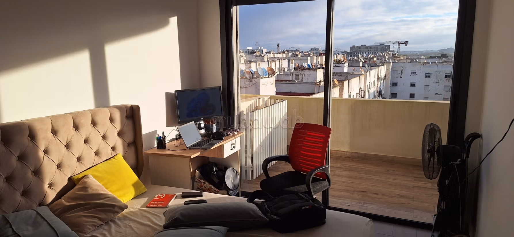 Trouver un appartement à acheter à Californie. 1 Salon. Jardin et ascenseur
