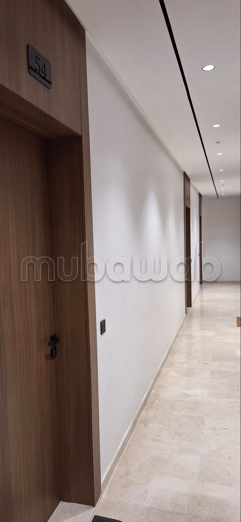 Trouver un appartement à acheter à Californie. 1 Salon. Jardin et ascenseur — 5