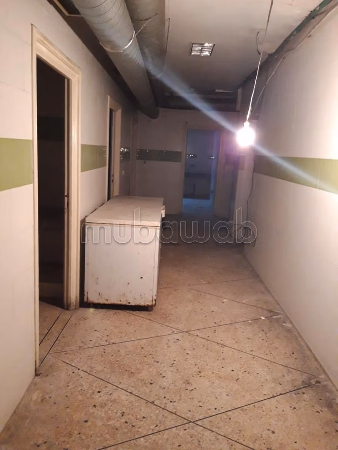 Local comercial en venta a Liberté. Superficie total 760 m². Sistema de climatización
