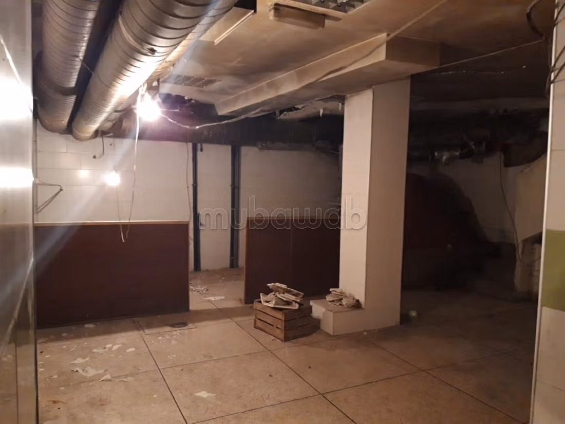 Local comercial en venta a Liberté. Superficie total 760 m². Sistema de climatización