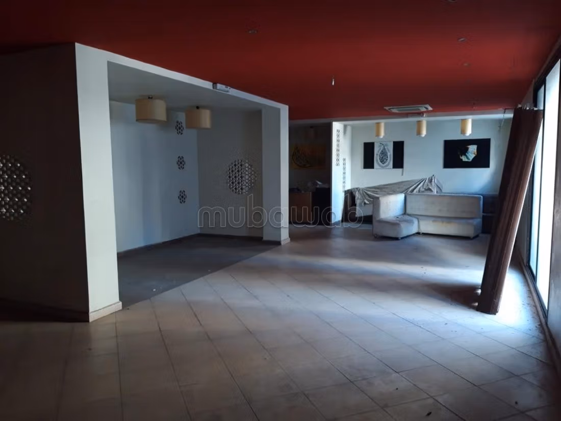 Local comercial en venta a Liberté. Superficie total 760 m². Sistema de climatización
