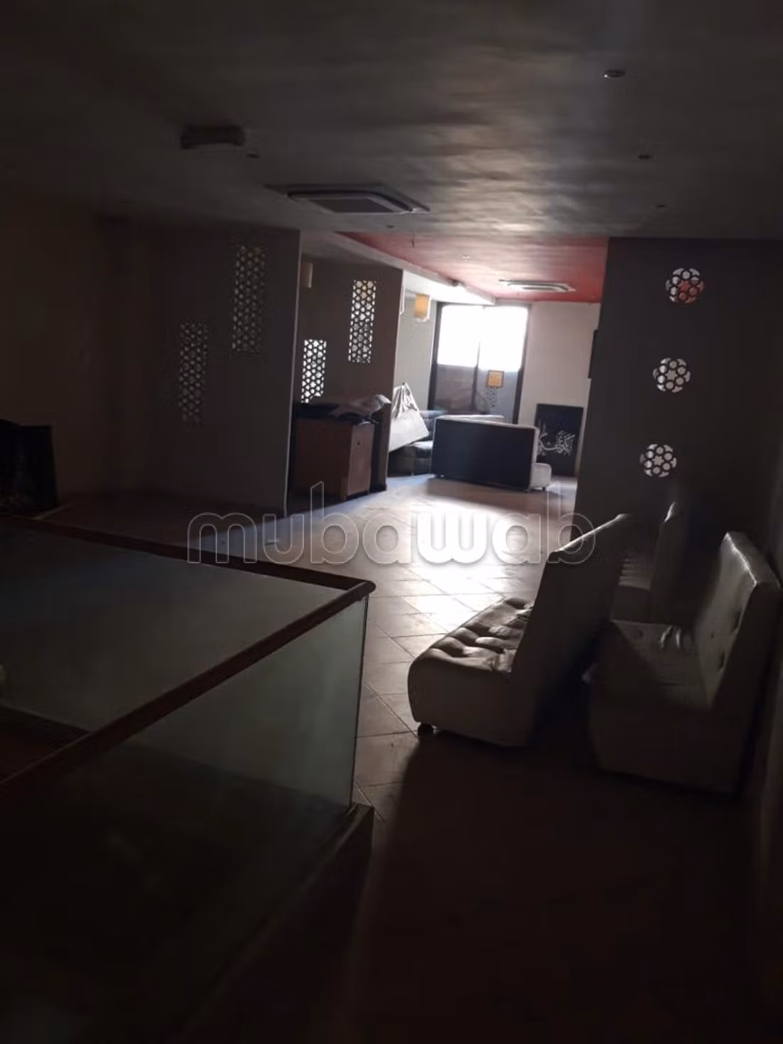 Local comercial en venta a Liberté. Superficie total 760 m². Sistema de climatización