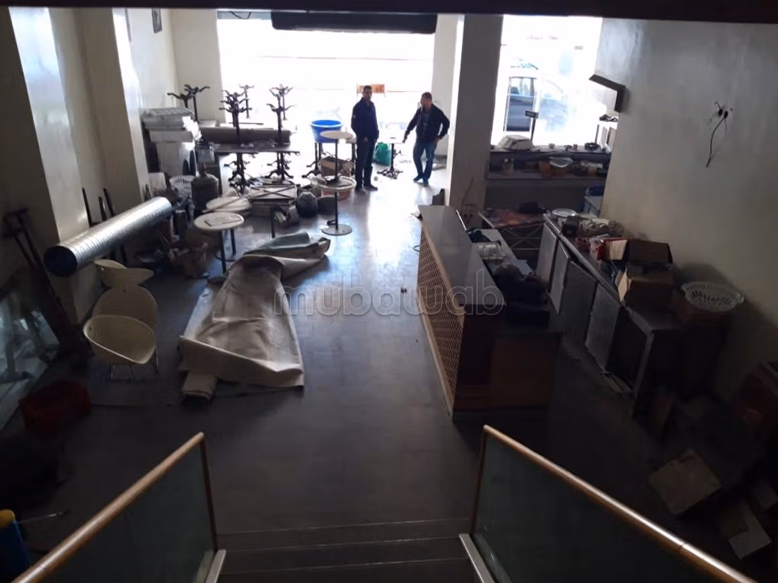 Local comercial en venta a Liberté. Superficie total 760 m². Sistema de climatización