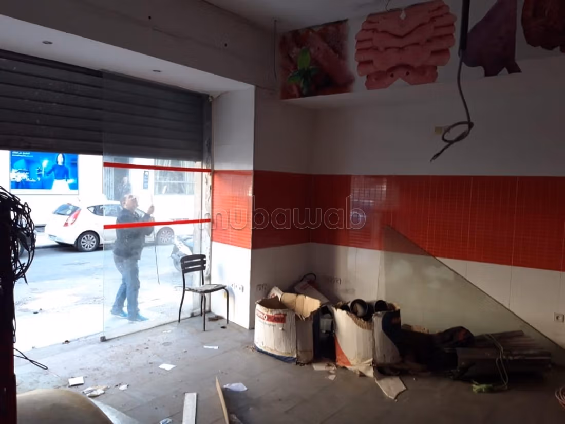 Local comercial en venta a Liberté. Superficie total 760 m². Sistema de climatización