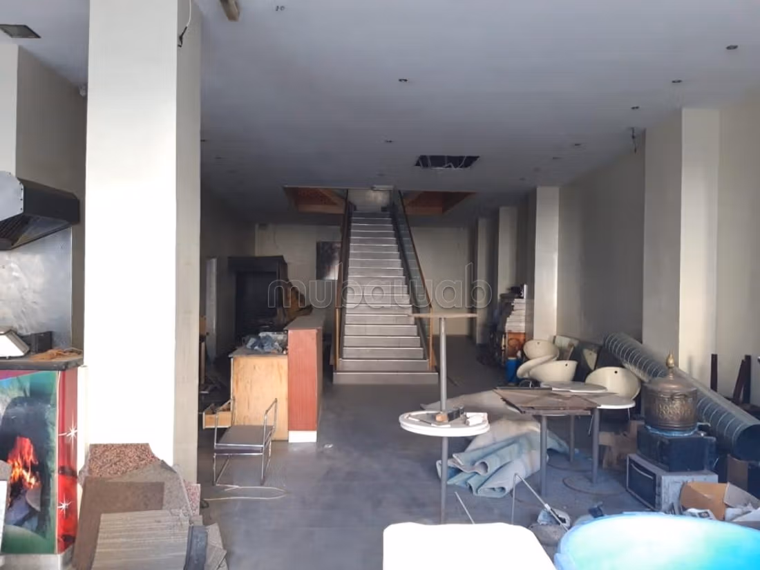 Local comercial en venta a Liberté. Superficie total 760 m². Sistema de climatización