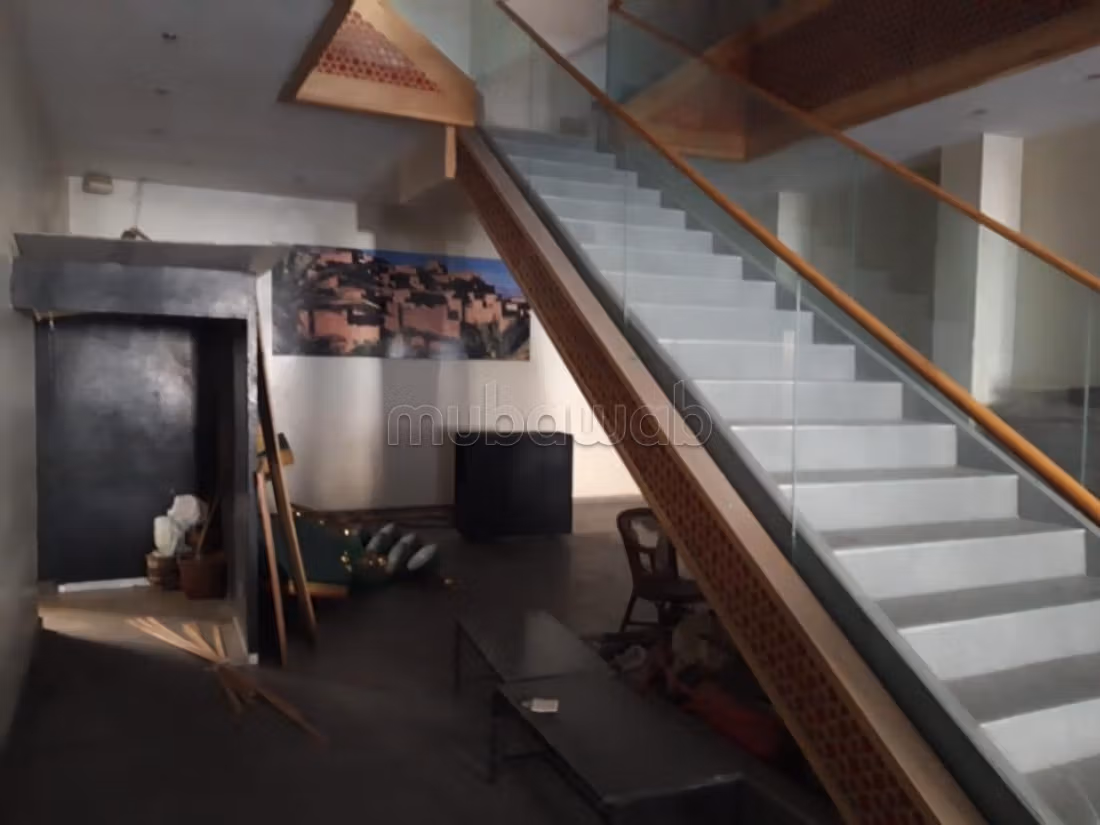 Local comercial en venta a Liberté. Superficie total 760 m². Sistema de climatización