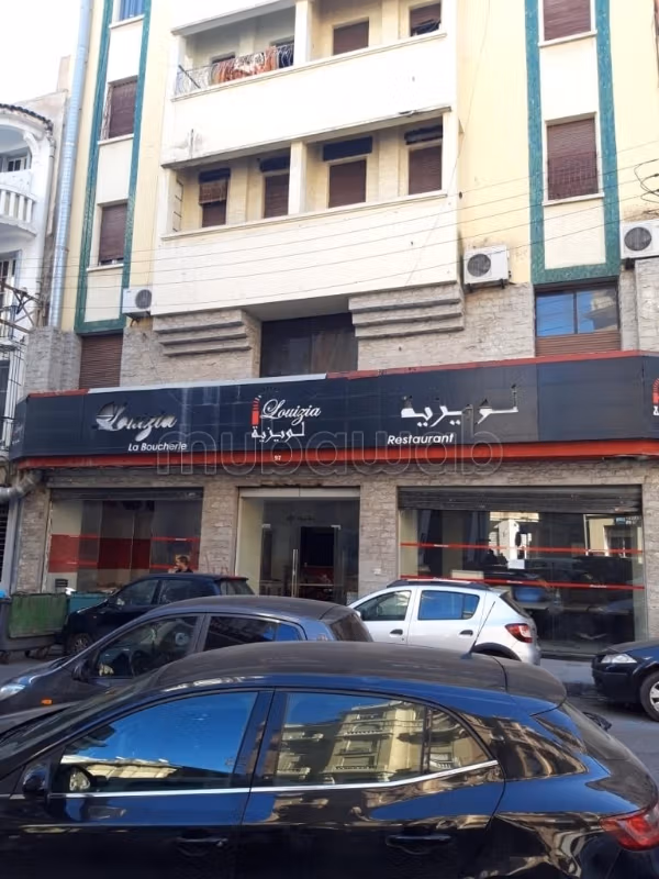 Local comercial en venta a Liberté. Superficie total 760 m². Sistema de climatización