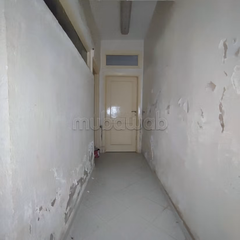 Vend local commercial à Sidi Maarouf.
Surface de 830 m².
Chauffage central