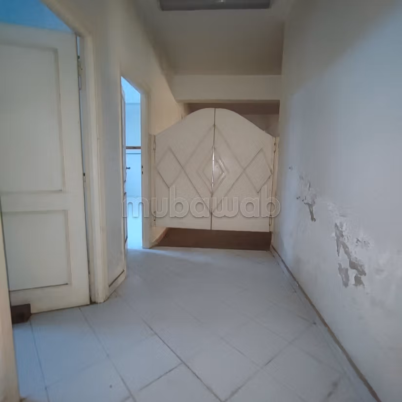 Vend local commercial à Sidi Maarouf.
Surface de 830 m².
Chauffage central