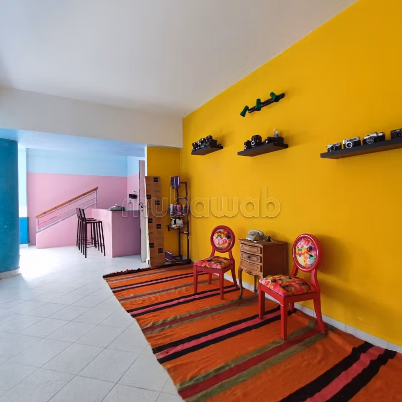 Vend local commercial à Sidi Maarouf.
Surface de 830 m².
Chauffage central