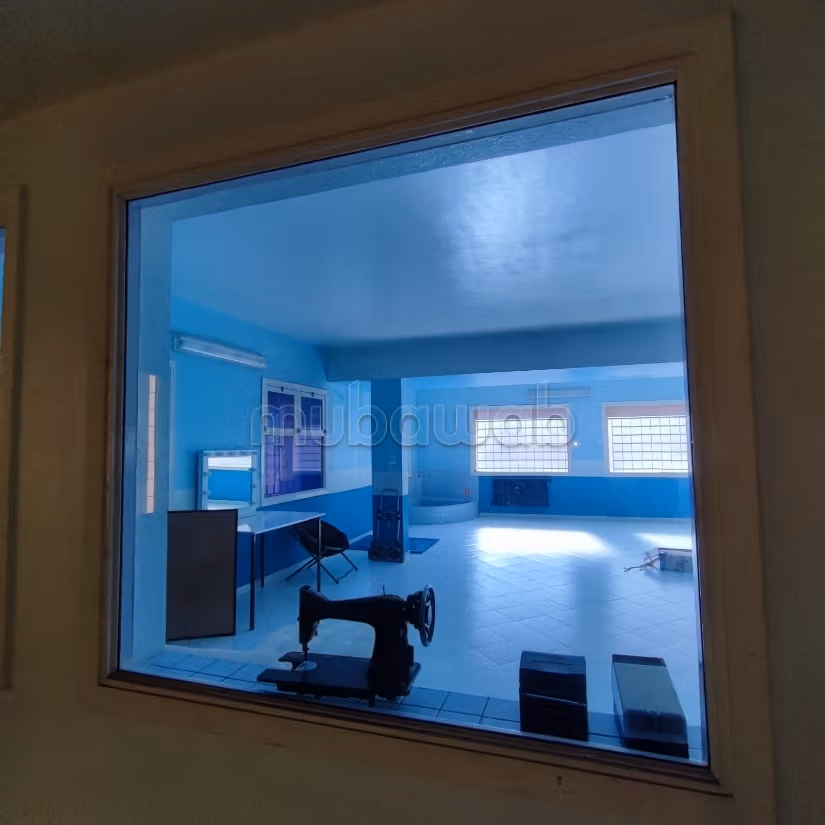 Vend local commercial à Sidi Maarouf.
Surface de 830 m².
Chauffage central