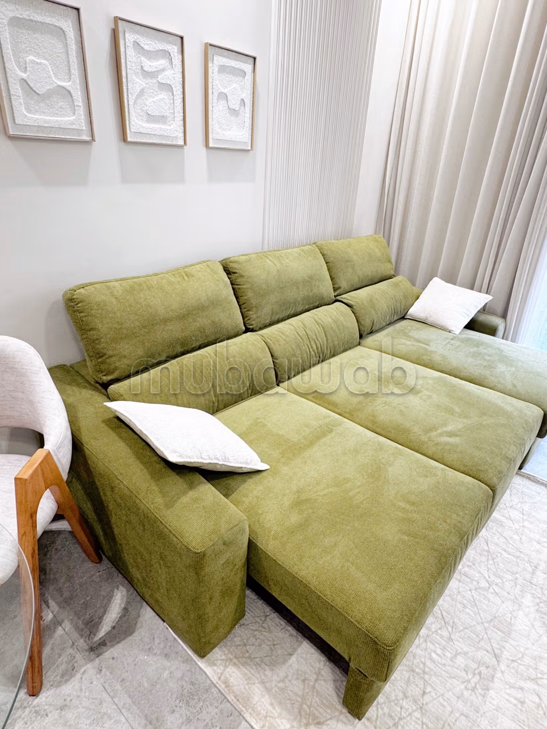 Superb studio with a magnificent large courtyard