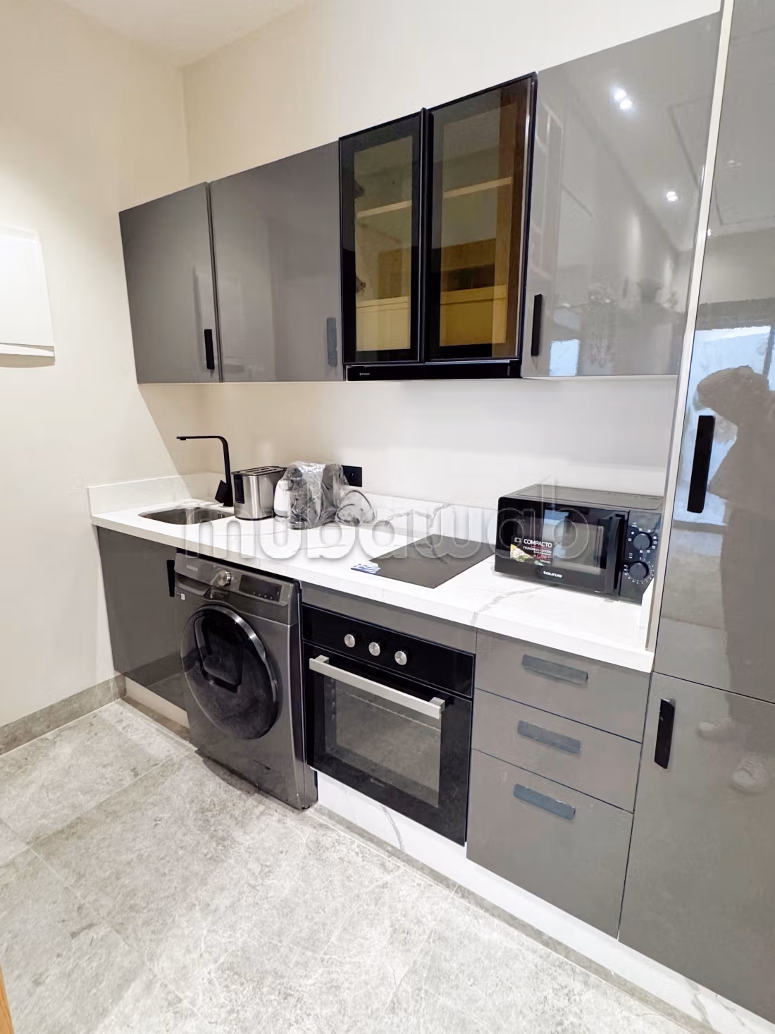 Superb studio with a magnificent large courtyard