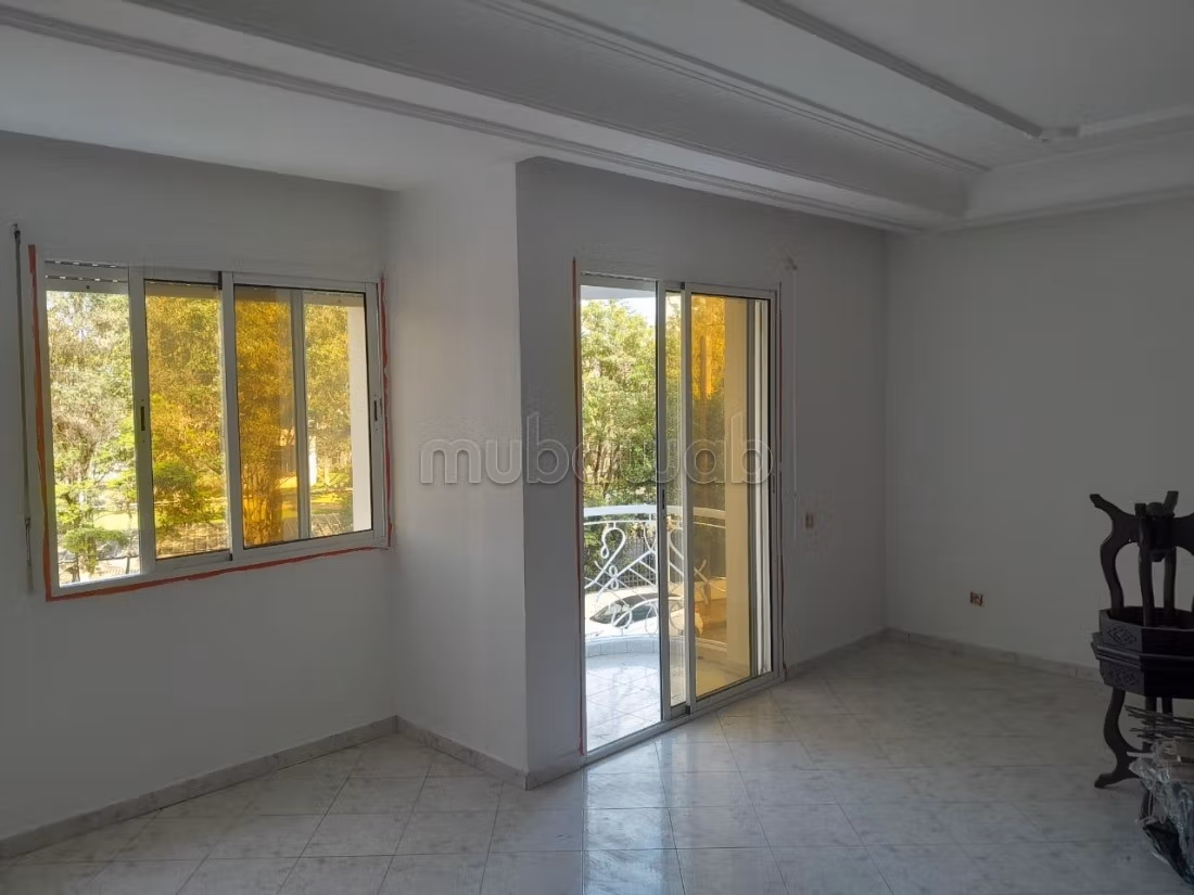 Louez cet appartement à Derb Lihoudi.
Surface totale 143 m².
Ascenseur et places de parking