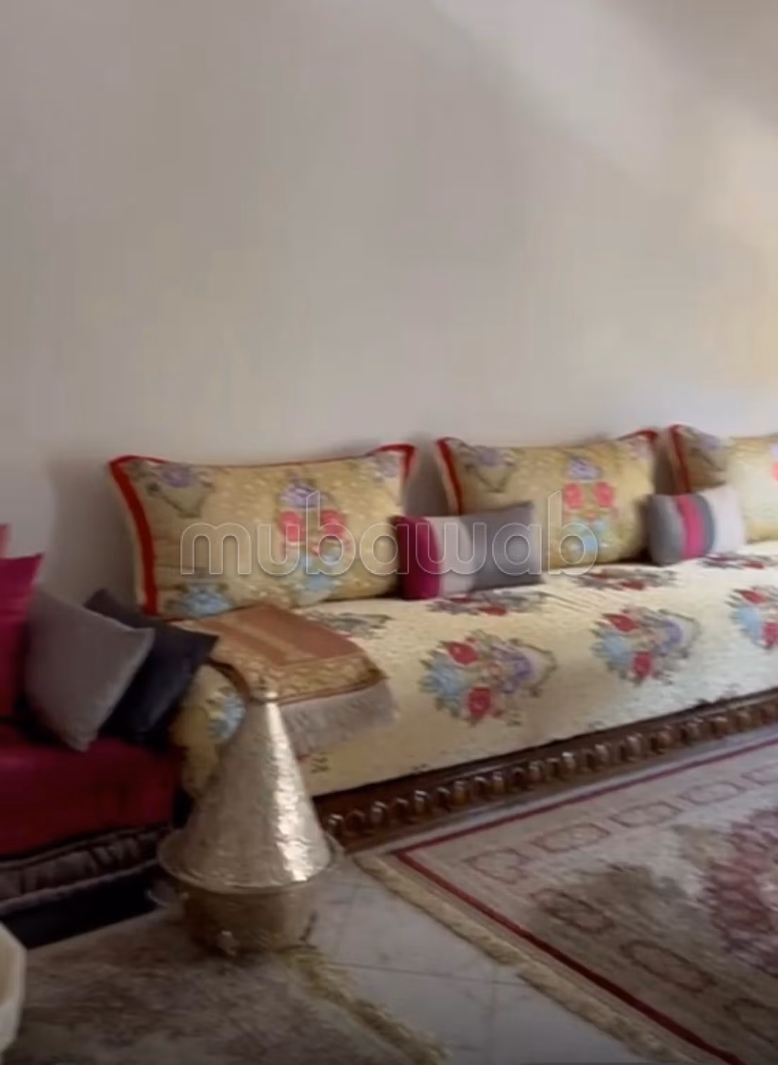 Louez cet appartement à Derb Lihoudi.
Surface totale 143 m².
Ascenseur et places de parking — 5