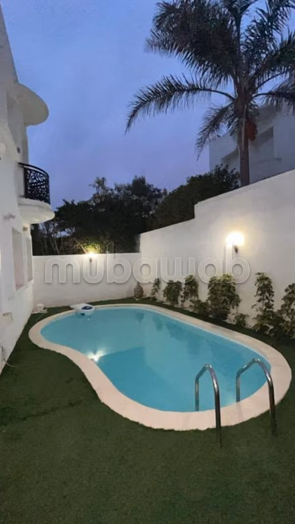 À LOUER – Superbe Villa Vide avec Piscine
