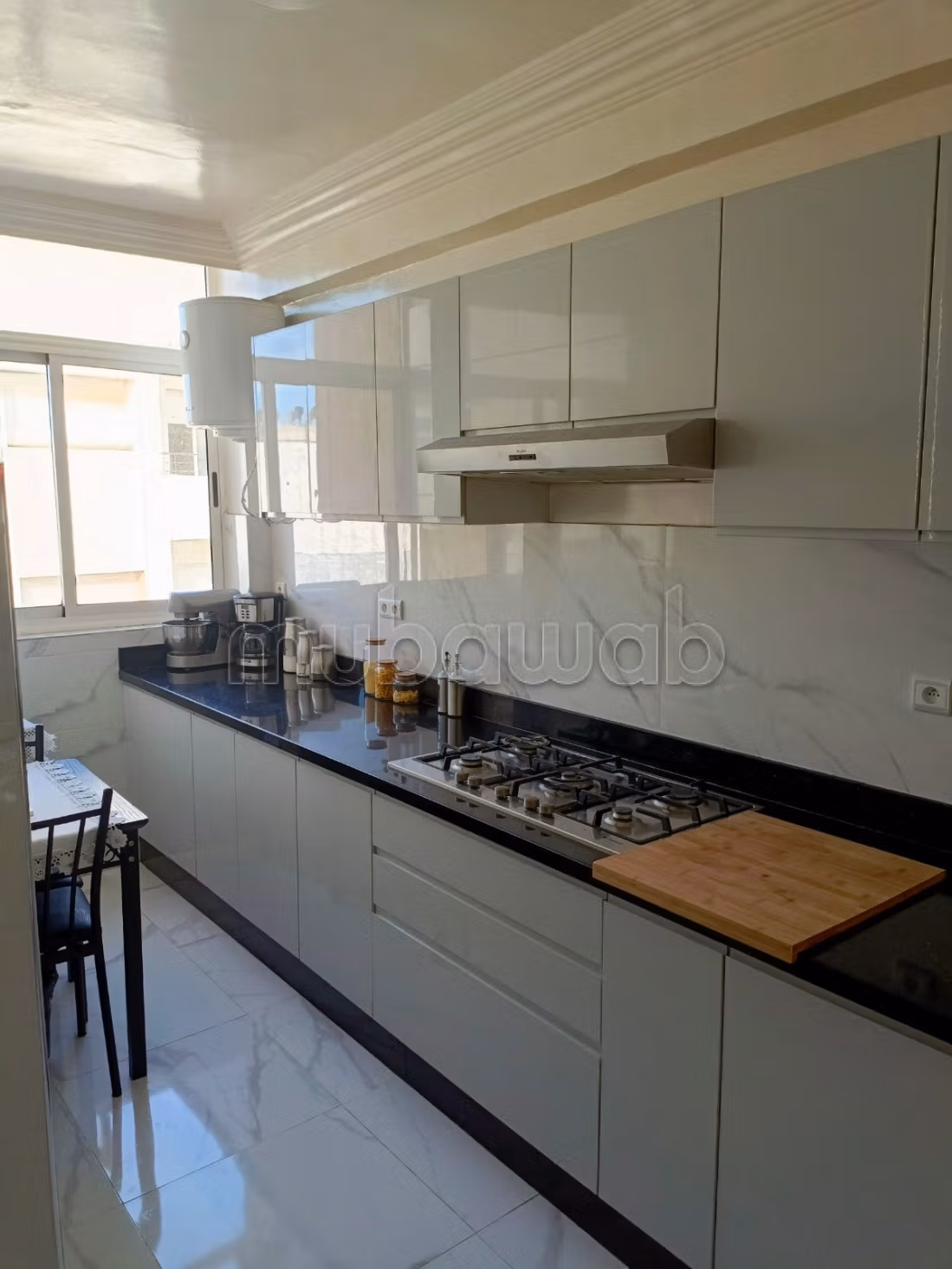 Appartement à vendre à Al Qods. 
Surface de 106 m². 
Cuisine bien équipée — 3