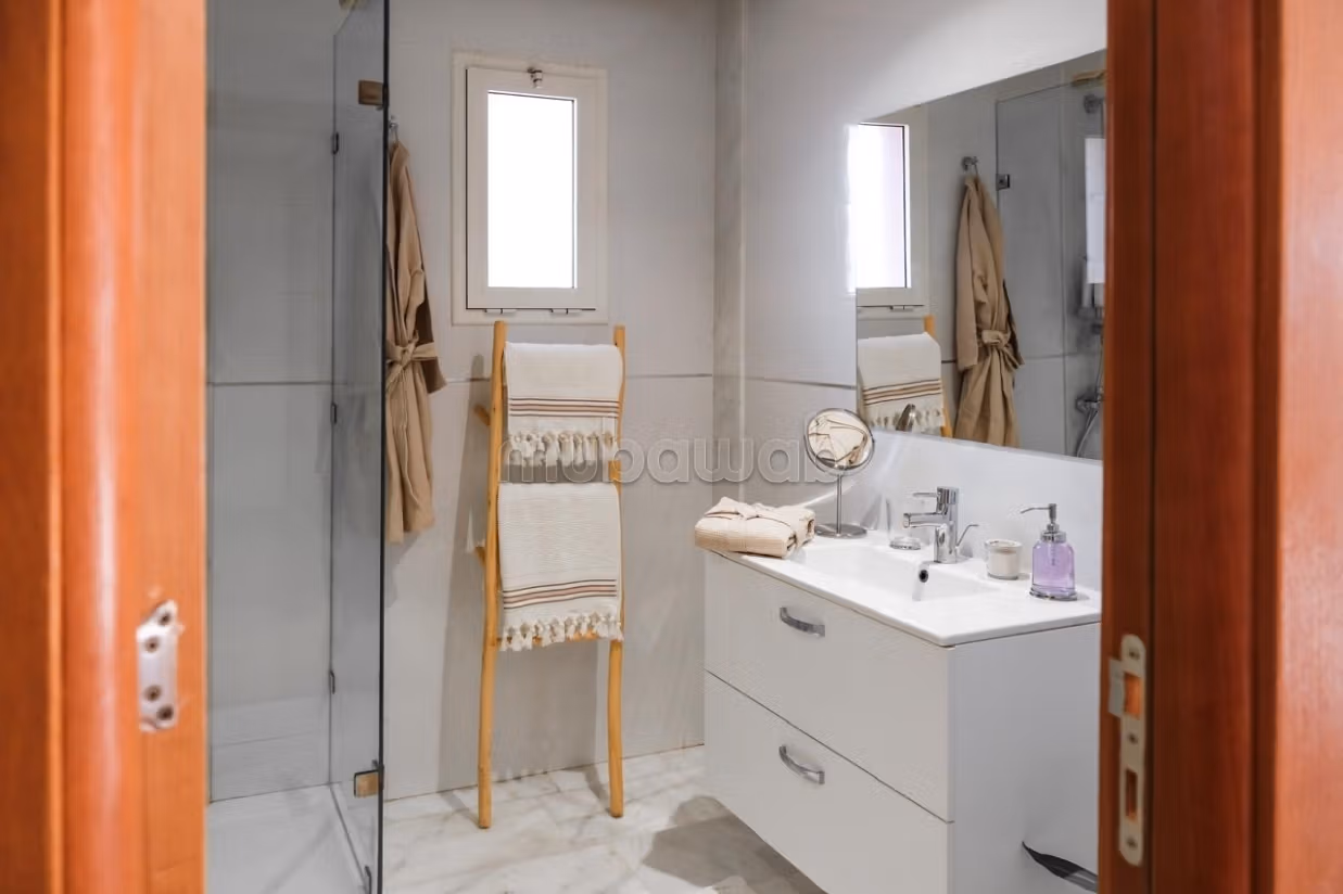 Bel appartement en location à Agdal.
Surface total 190 m² — 4