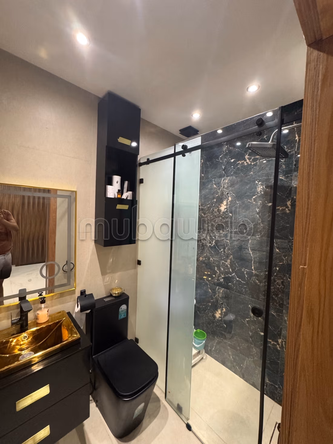 Maison à la vente à Sidi Allal El Bahraoui. 
Surface de 80 m². 
Cuisine bien équipée