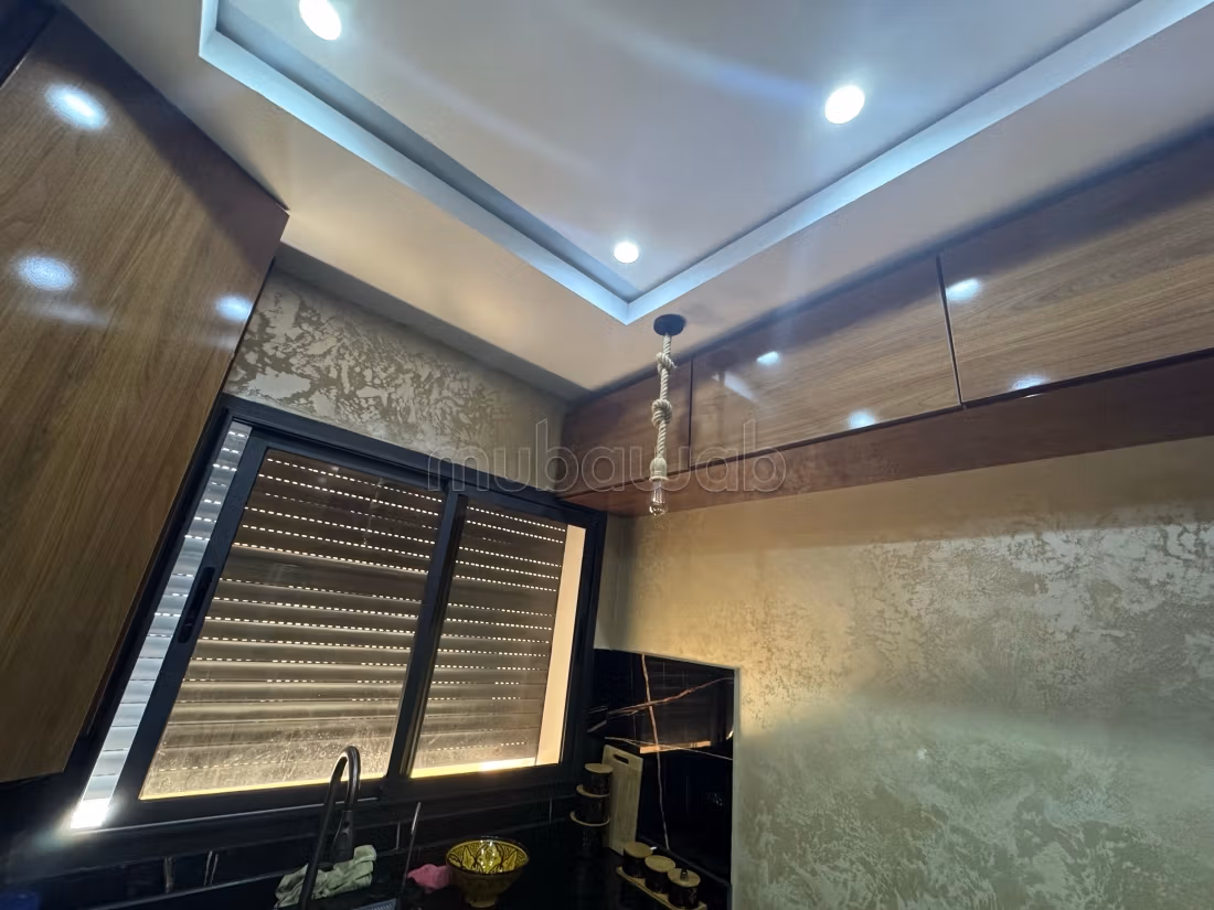 Maison à la vente à Sidi Allal El Bahraoui. 
Surface de 80 m². 
Cuisine bien équipée