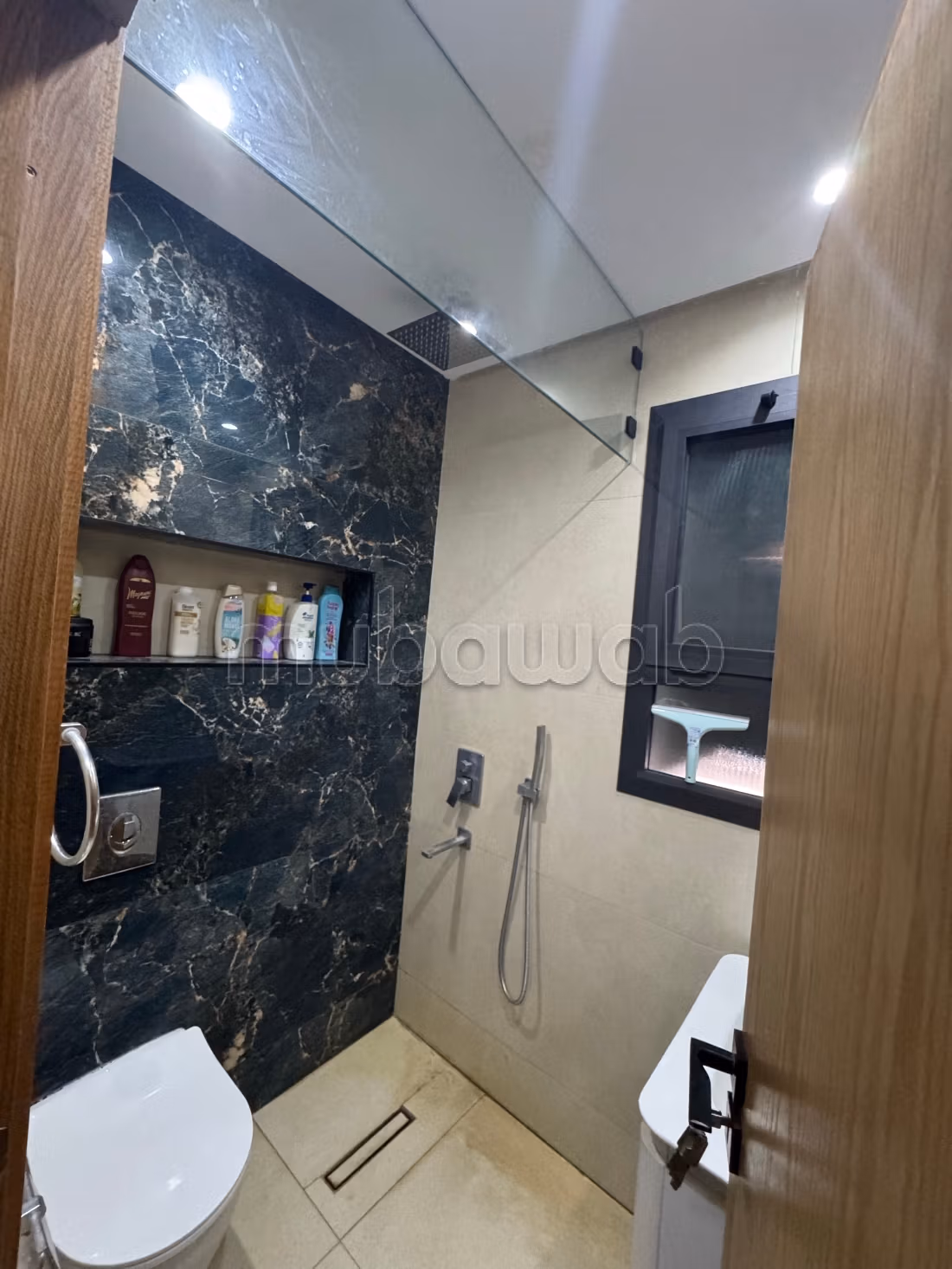 Maison à la vente à Sidi Allal El Bahraoui. 
Surface de 80 m². 
Cuisine bien équipée