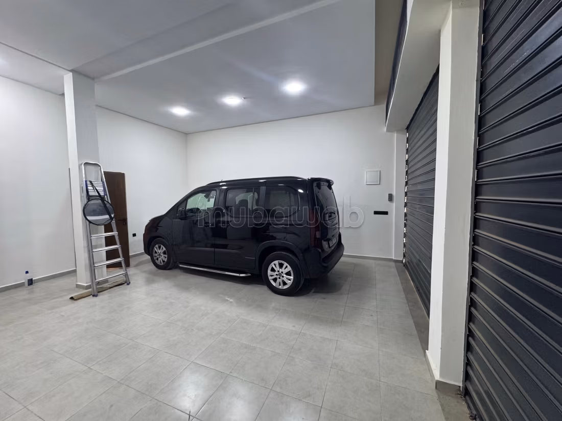 Maison à la vente à Sidi Allal El Bahraoui. 
Surface de 80 m². 
Cuisine bien équipée