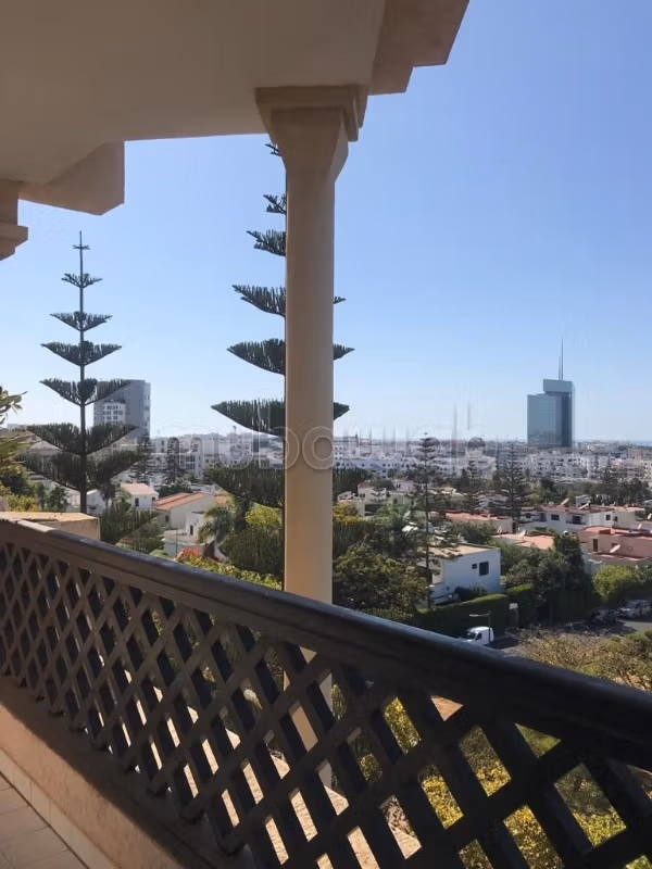 For Rent: Spacious Bright Apartment Hay Riyad