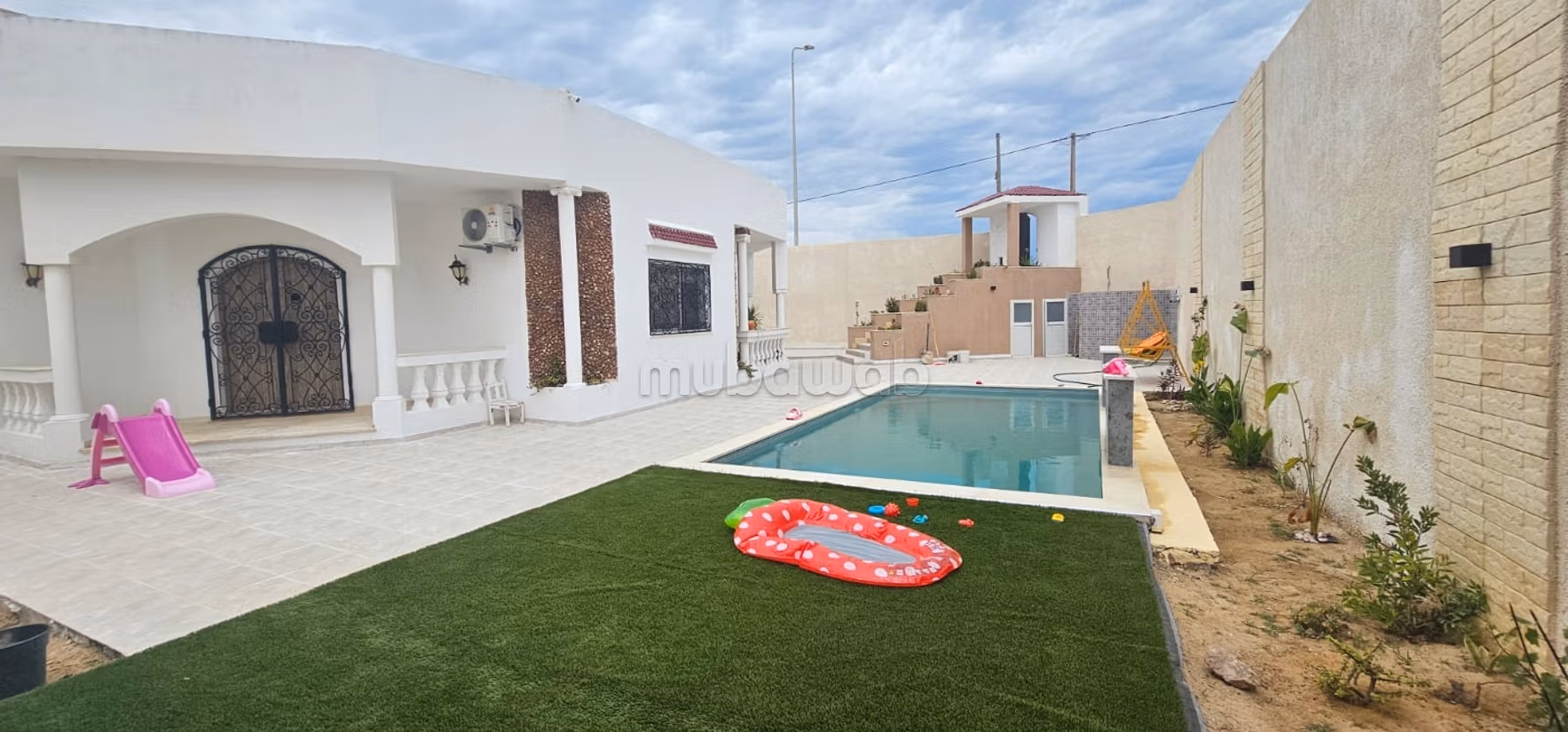 Casa di lusso in affitto. Superficie di 600 m². Posti auto e giardino