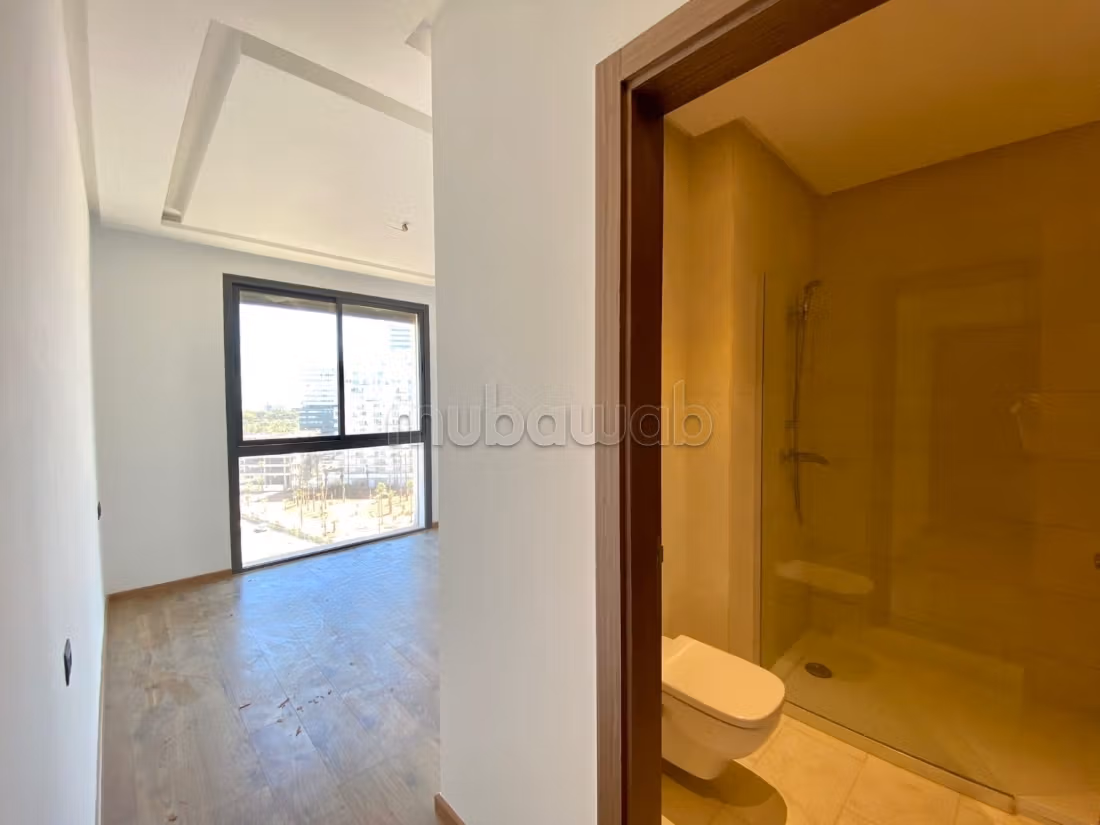 Appartement en location à Casablanca Finance City. 
2 chambres. 
Porte blindée, sécurité — 2