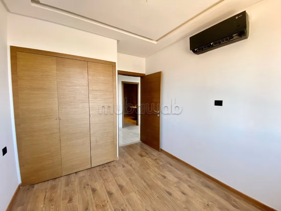 Appartement en location à Casablanca Finance City. 
2 chambres. 
Porte blindée, sécurité — 5
