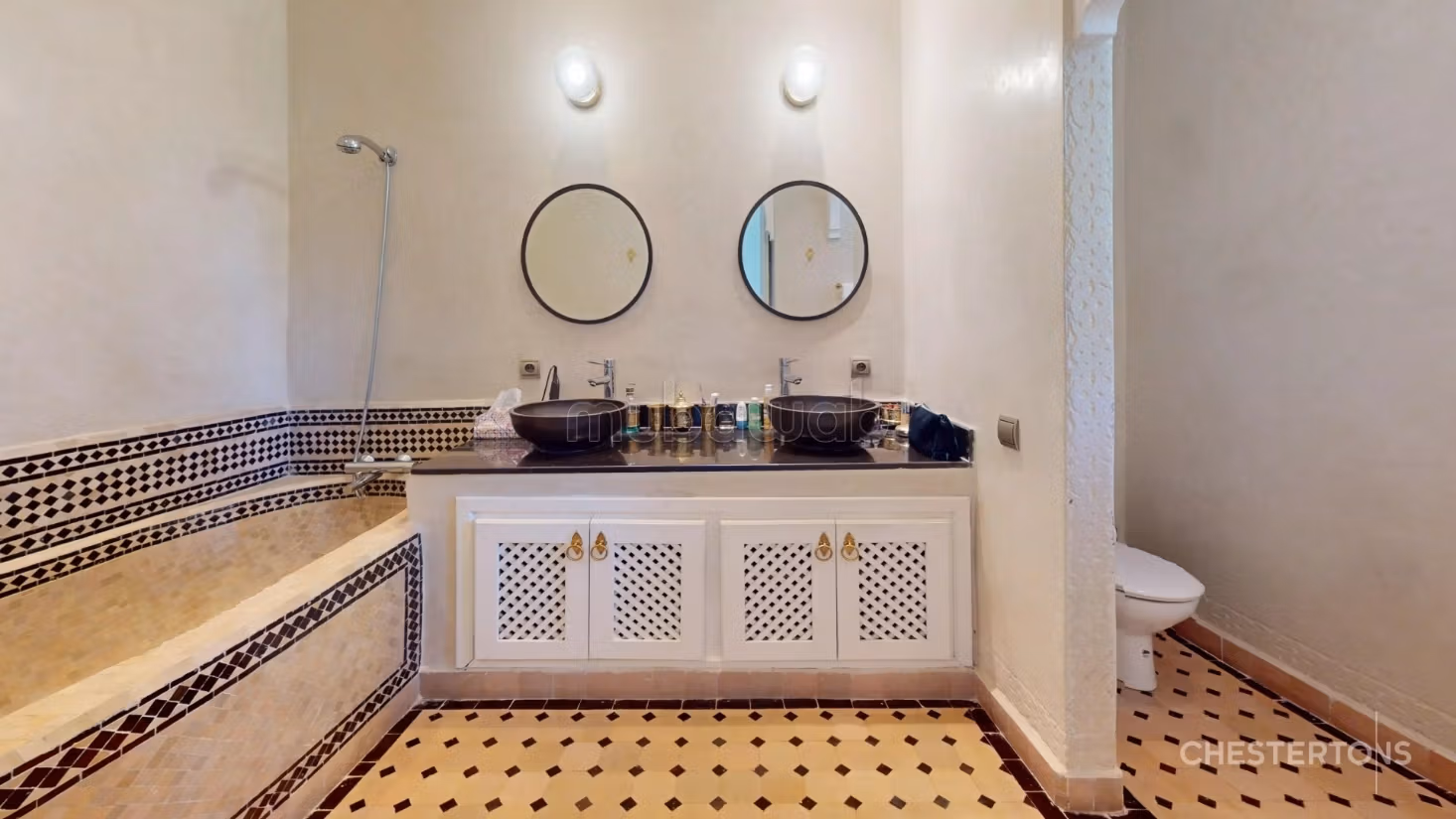 Superb 5-bedroom villa on Route de Ourzazate