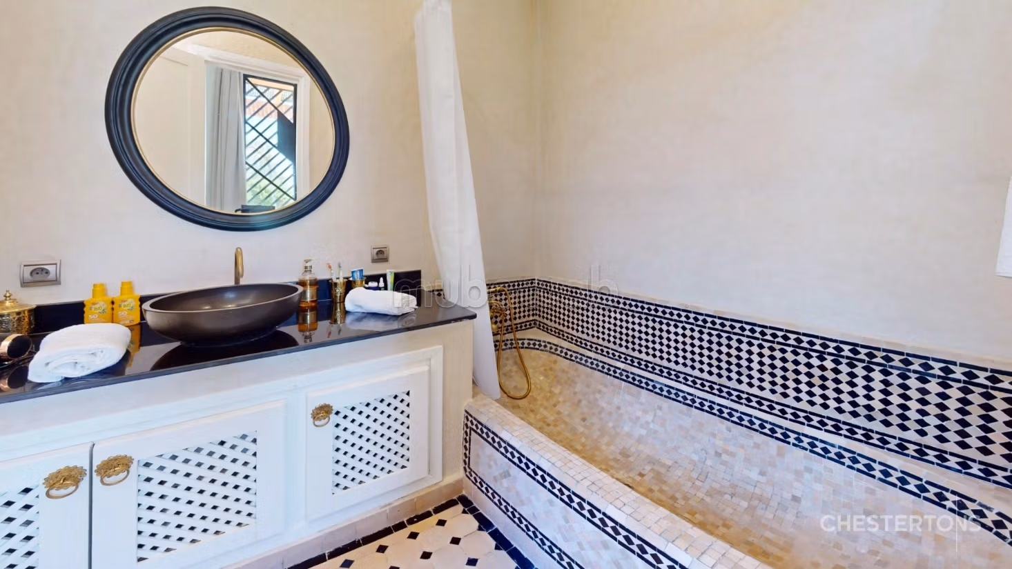Superb 5-bedroom villa on Route de Ourzazate