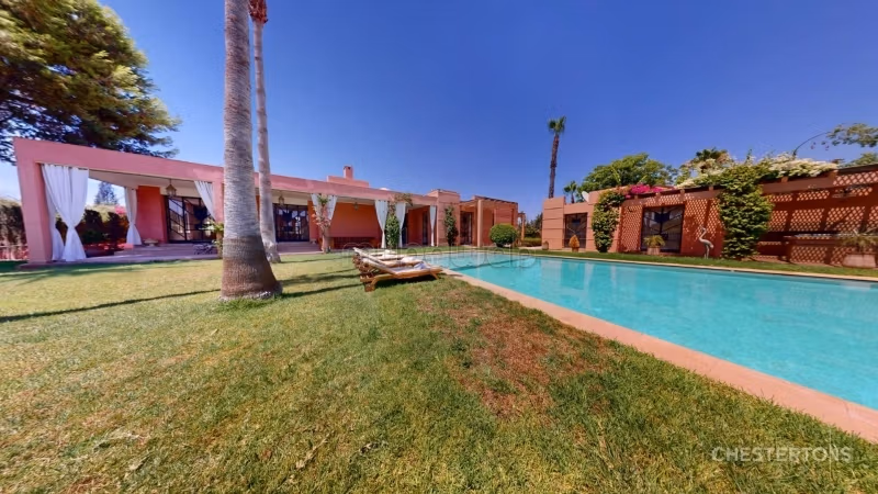 Superb 5-bedroom villa on Route de Ourzazate