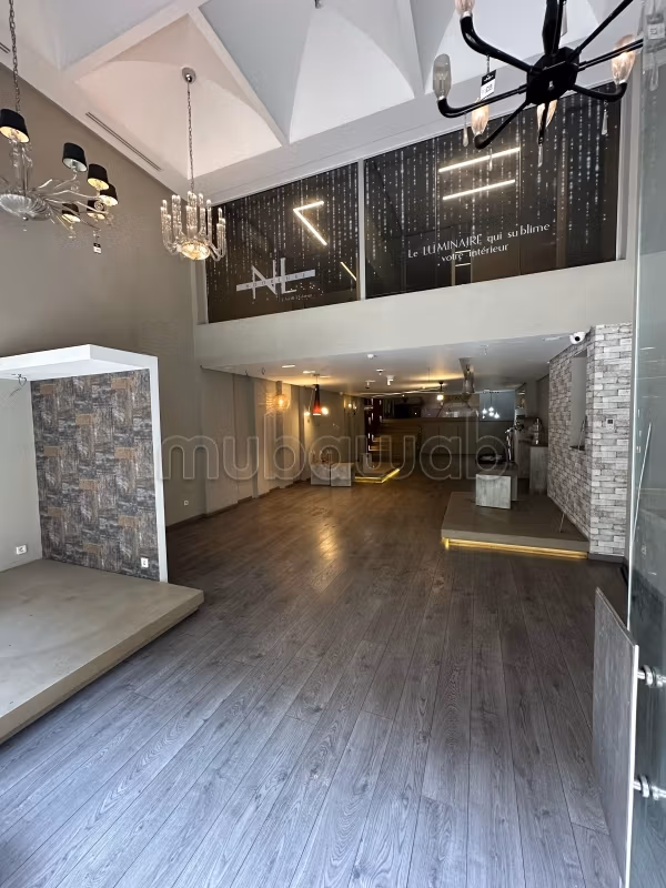 En alquiler - Local comercial amueblado en Borgoña / rotonda deportiva