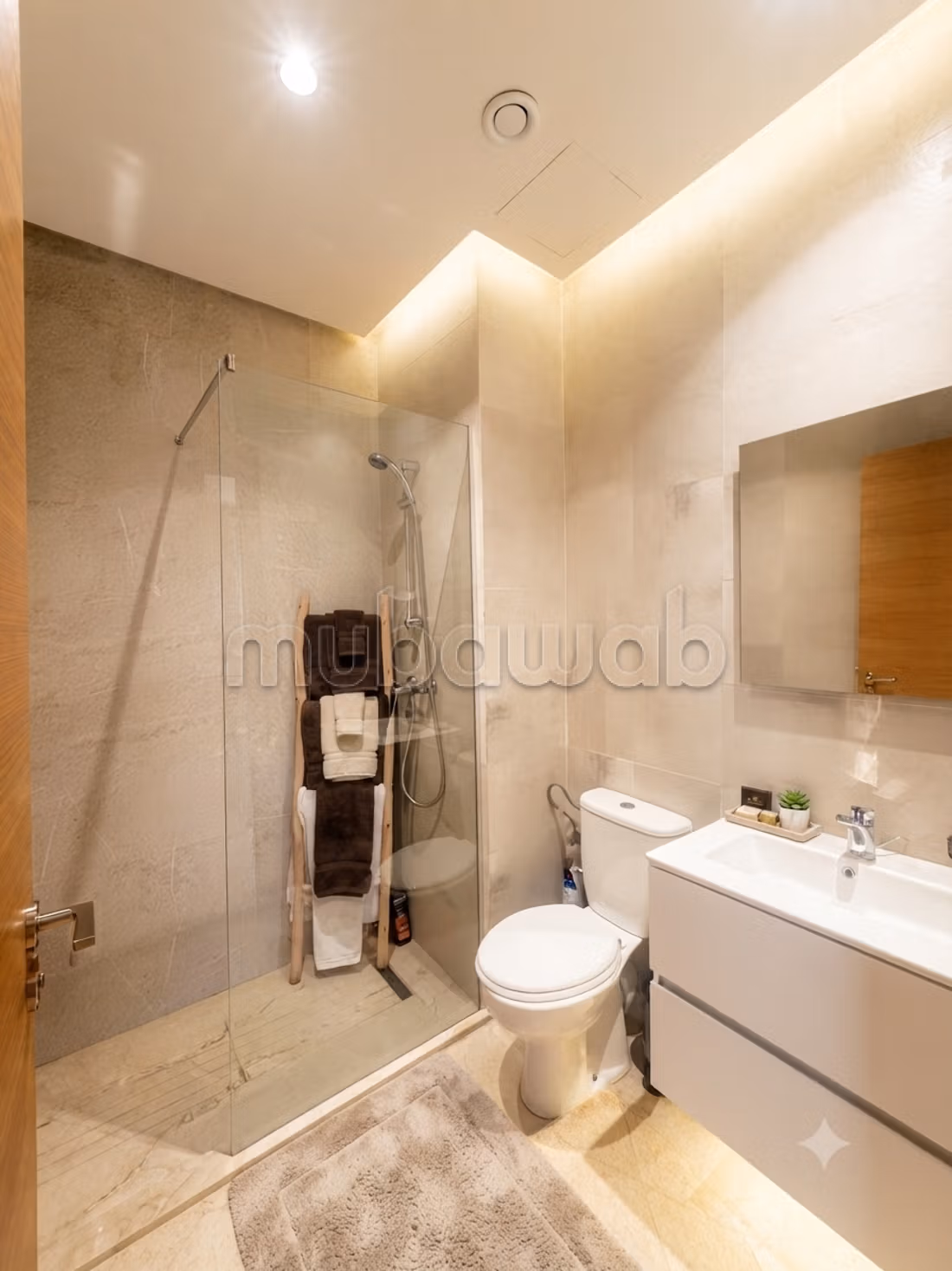 À vendre appartement à Boulevard Med 6.1 Chambre. Résidence avec concierge, climatisation générale — 5