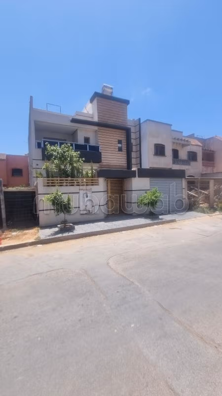 Casa excelente en venta en Had Soualem. 5 habitaciones. Amueblado