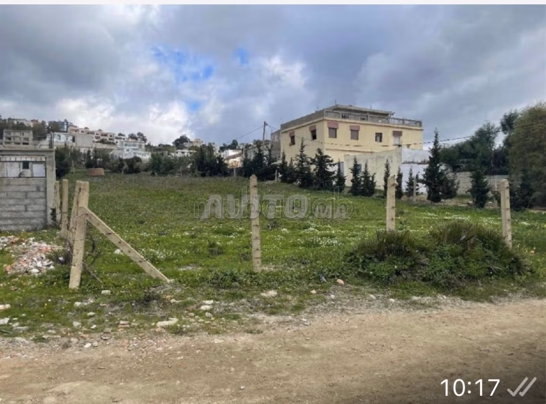 Terrain à la vente à Ziaten. 
Surface de 1040 m²