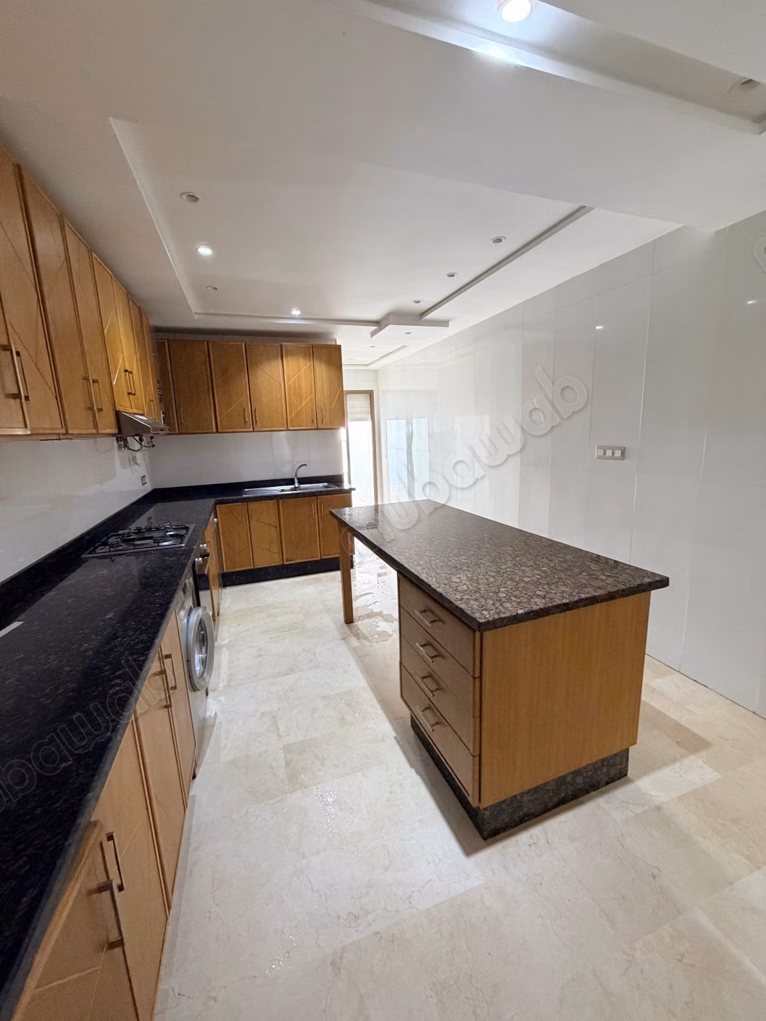 Apartamento en venta en Iberie. 3 habitaciones agradables. Residencia con conserje, aire acondicionado general