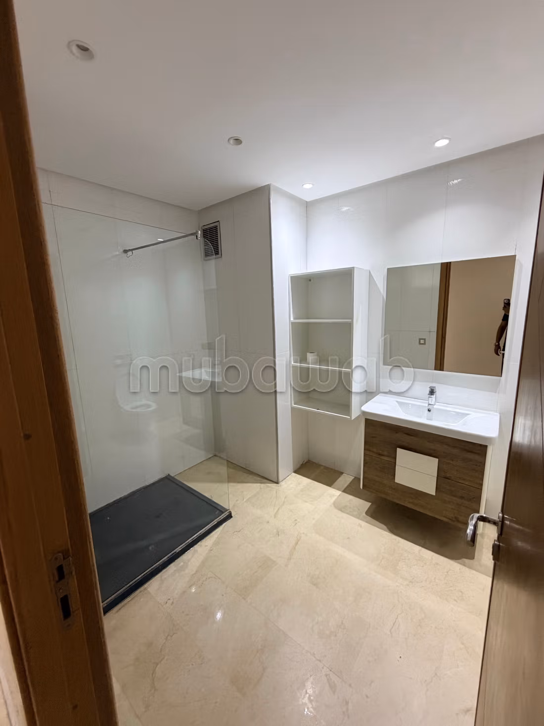 Apartment for sale in Iberia. 3 comfortable bedrooms. Residence with concierge, general air conditioning