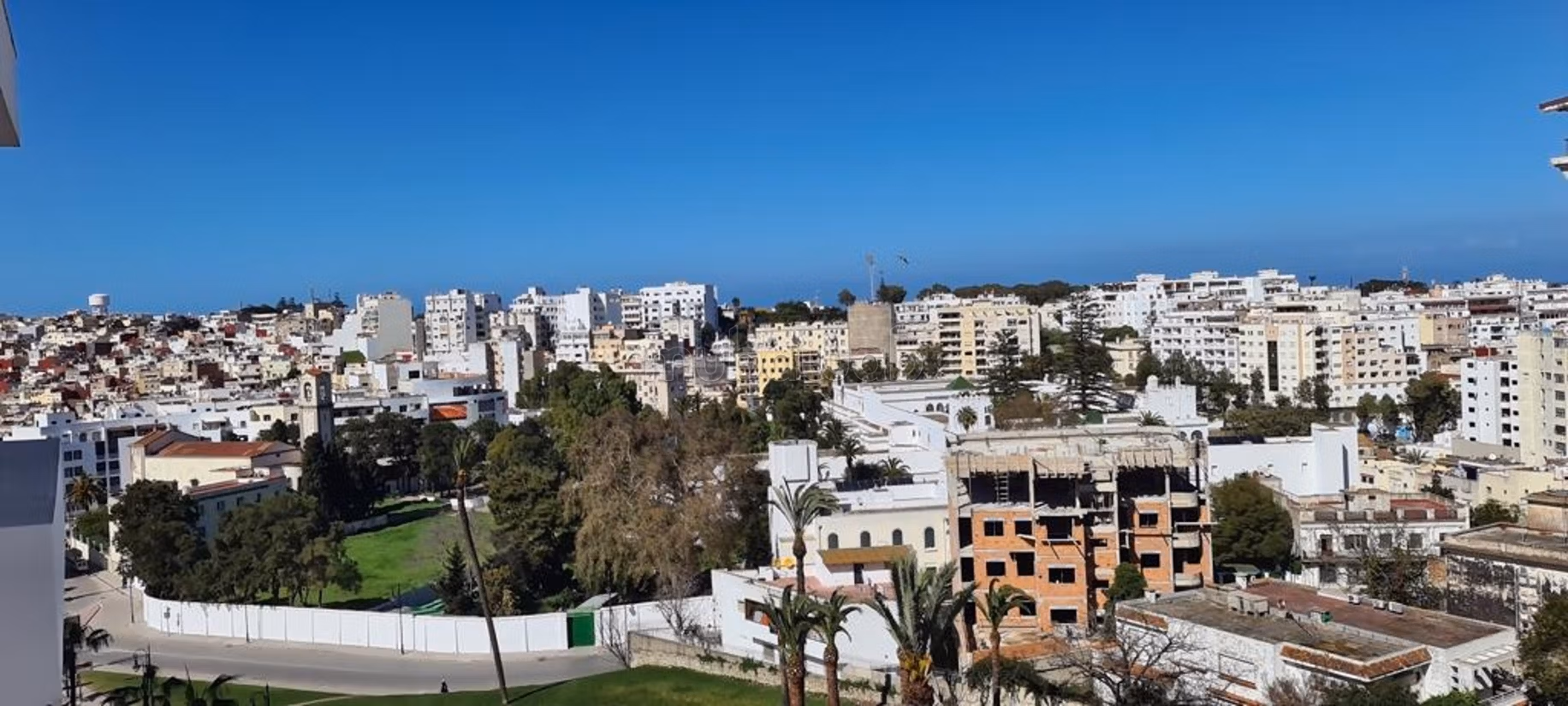 Apartment for sale in Iberia. 3 comfortable bedrooms. Residence with concierge, general air conditioning