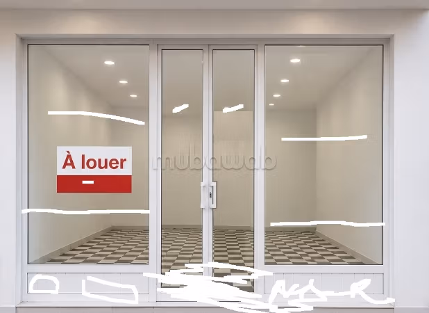 Magasin de 17m² bien entretenue avec grande vitrine