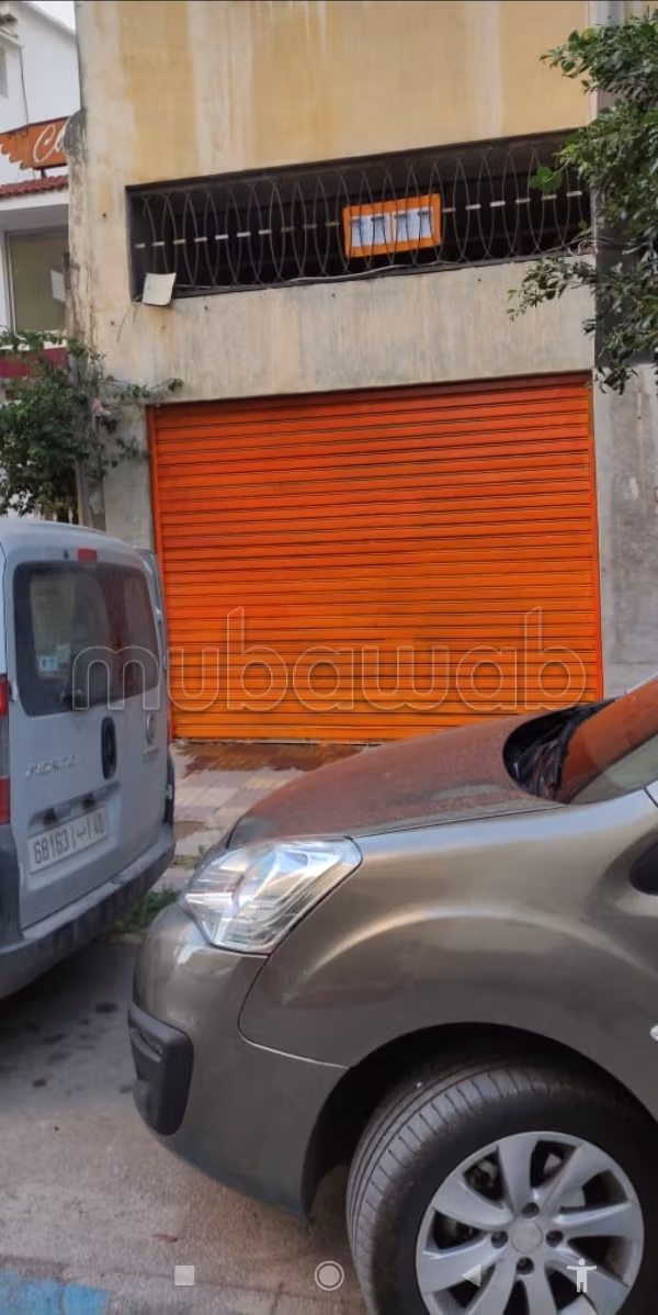 Vend local commercial en Centre. Surface de 376 m²